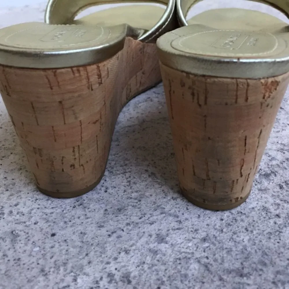Cork wedges